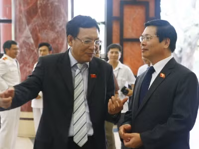 Bộ Trưởng Bộ GD&ĐT Phạm Vũ Luận và Bộ trưởng Bộ Công Thương Vũ Huy Hoàng