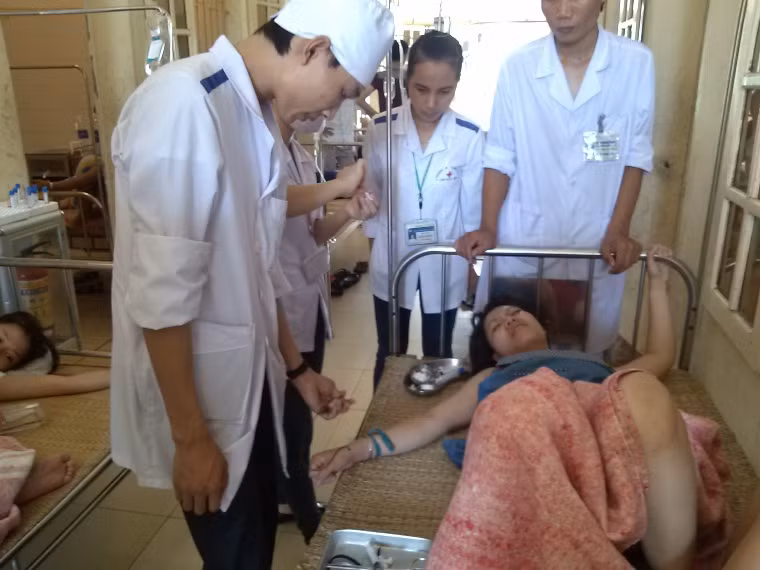 Sức khỏe các bệnh nhân đang dần hồi phục sau khi được chuyền dịch giải độc và thau rửa ruột. Sức khỏe các bệnh nhân đang dần hồi phục sau khi được chuyền dịch giải độc và thau rửa ruột.