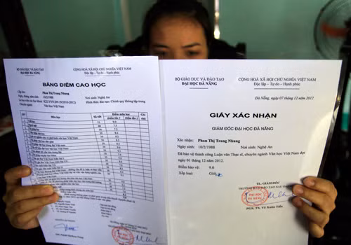 Nhung tốt nghiệp thạc sĩ ngành Văn học Việt Nam (Đại học Đà Nẵng) với số điểm 9.0. Ảnh: Nguyễn Đông