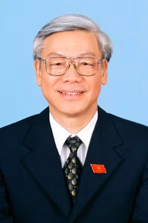 15. Ông Nguyễn Phú Trọng (sinh năm 1944, quê Hà Nội), Tổng bí thư, Ủy viên Bộ Chính trị khoá VIII, IX, X và XI. Ông Nguyễn Phú Trọng từng là Tổng biên tập Tạp chí Cộng sản, Bí thư Thành ủy Hà Nội, Chủ tịch Quốc hội. 15. Ông Nguyễn Phú Trọng (sinh năm 1944, quê Hà Nội), Tổng bí thư, Ủy viên Bộ Chính trị khoá VIII, IX, X và XI. Ông Nguyễn Phú Trọng từng là Tổng biên tập Tạp chí Cộng sản, Bí thư Thành ủy Hà Nội, Chủ tịch Quốc hội.