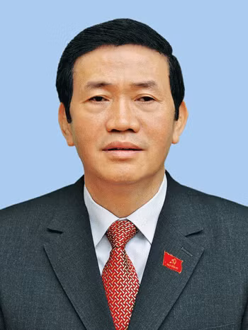 6. Ông Đinh Thế Huynh (sinh năm 1953, quê Nam Định), Trưởng ban Tuyên giáo Trung ương, Chủ tịch Hội đồng lý luận trung ương, Ủy viên Bộ Chính trị khóa XI. Ông Đinh Thế Huynh từng là Tổng biên tập báo Nhân dân, Chủ tịch Hội nhà báo Việt Nam. 6. Ông Đinh Thế Huynh (sinh năm 1953, quê Nam Định), Trưởng ban Tuyên giáo Trung ương, Chủ tịch Hội đồng lý luận trung ương, Ủy viên Bộ Chính trị khóa XI. Ông Đinh Thế Huynh từng là Tổng biên tập báo Nhân dân, Chủ tịch Hội nhà báo Việt Nam.