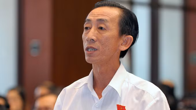 Đại biểu Trần Hoàng Ngân: Bộ trưởng còn hiền quá - Ảnh: VIỆT DŨNG