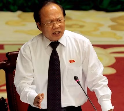 Bộ trưởng Bộ Văn hóa - Thể thao và du lịch Hoàng Tuấn Anh trả lời chất vấn sáng nay 13-6 - Ảnh: Việt Dũng