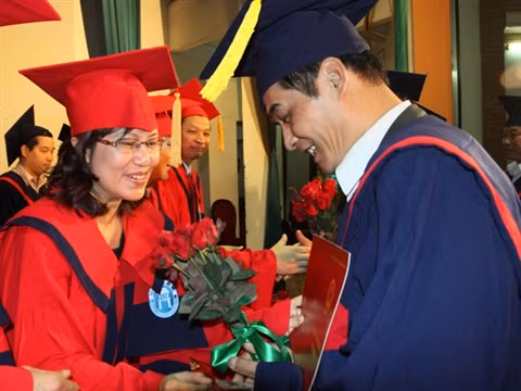 Những tấm bằng tại chức mất cơ hội thi tuyển công chức tại Nam Định. Ảnh: Minh Đức