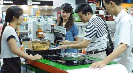 Giá gas tăng quá cao khiến nhiều người tiêu dùng bắt đầu có xu hướng chuyển sang sử dụng bếp điện từ... Giá gas tăng quá cao khiến nhiều người tiêu dùng bắt đầu có xu hướng chuyển sang sử dụng bếp điện từ...