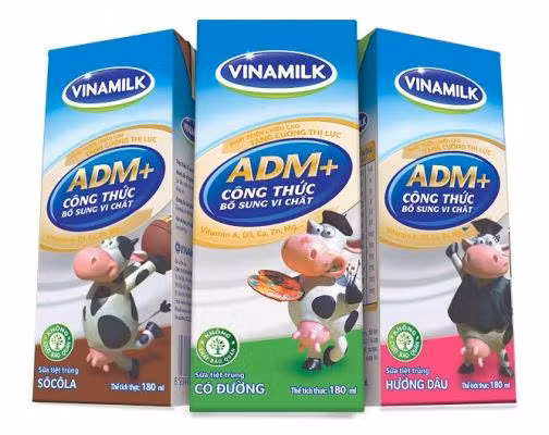 Sữa tiệt trùng Vinamilk bổ sung vi chất ADM+ tối ưu cho trẻ.