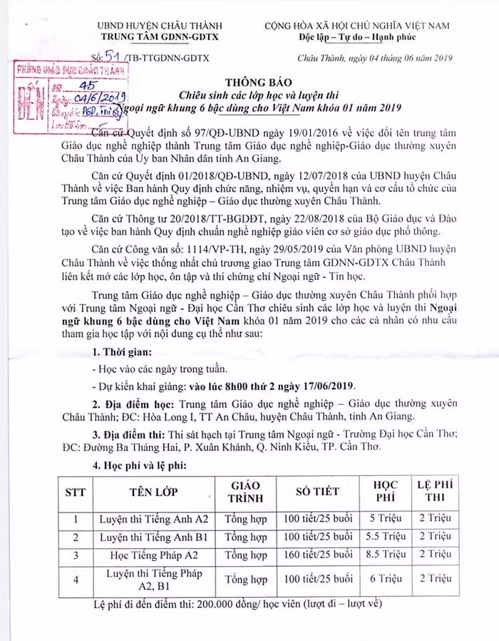 Bảng giá ôn tập và thi chứng chỉ của Trung tâm ngoại ngữ- Đại học Cần Thơ liên kết đào tạo (Ảnh: Nguyễn Nguyên). Bảng giá ôn tập và thi chứng chỉ của Trung tâm ngoại ngữ- Đại học Cần Thơ liên kết đào tạo (Ảnh: Nguyễn Nguyên).