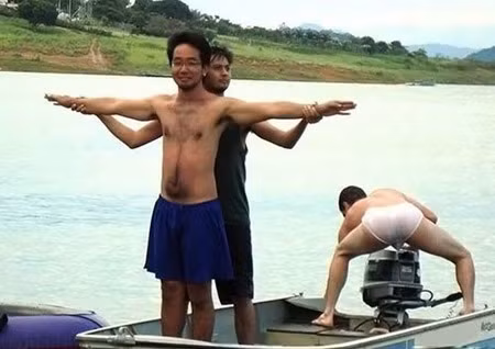 Đạo diễn Titanic nhìn cảnh này sẽ nghĩ gì?