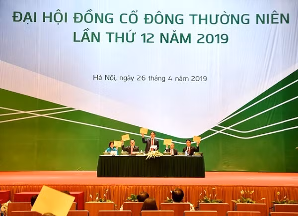 Đại hội biểu quyết thông qua các tờ trình, nội dung tại đại hội.