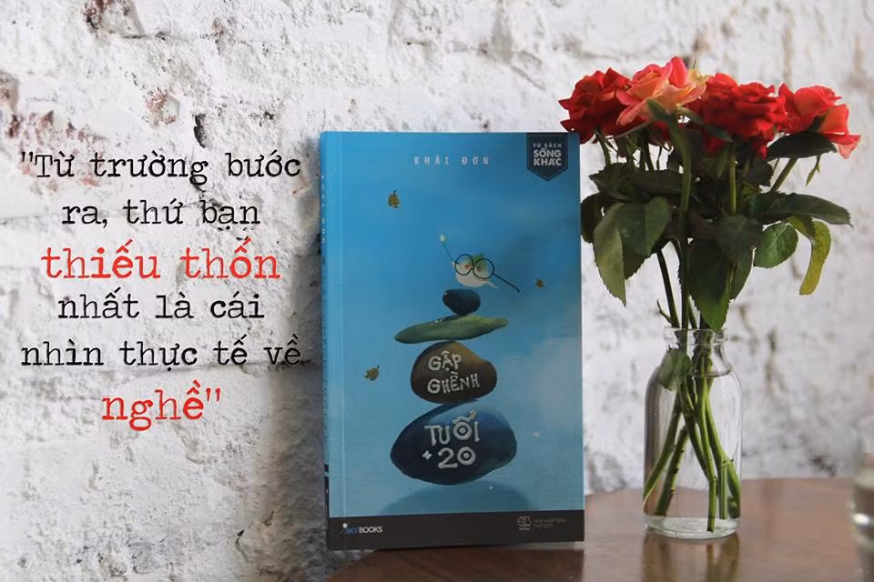Cuốn “Gập ghềnh tuổi 20” (Ảnh: tác giả cung cấp).