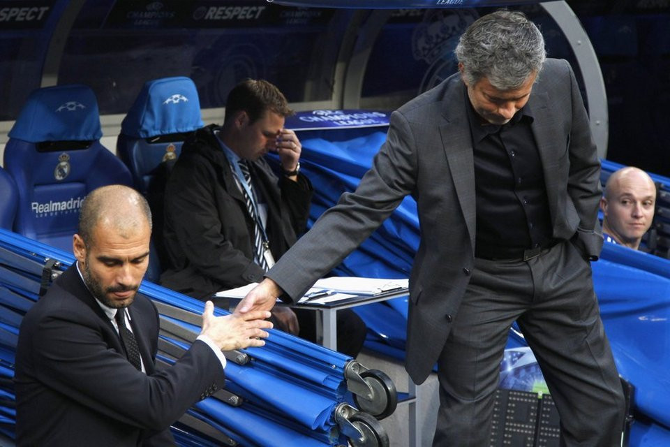 Kể từ khi Mourinho đến dẫn dắt Real thì chiến lược gia người Bồ Đào Nha chính là đối thủ đáng gờm nhất của Guardiola. Mou cũng là một trong những nguyên nhân khiến chu kỳ thành công của Pep tại Barca dừng lại ở mùa giải năm nay.