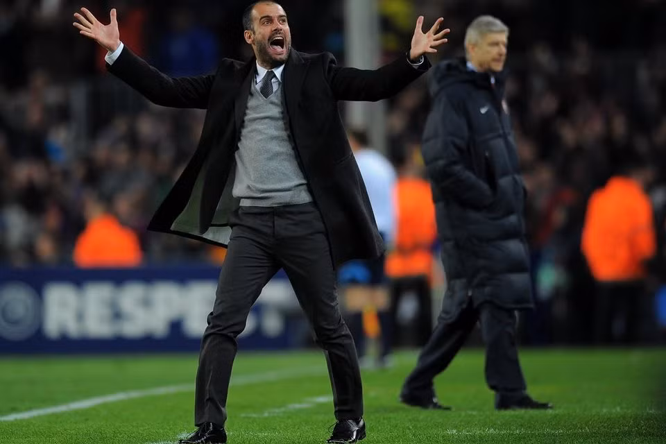 Pep và Wenger trong cuộc đối đầu ở vòng loại thứ 2 Champions mùa giải 2010/2011.