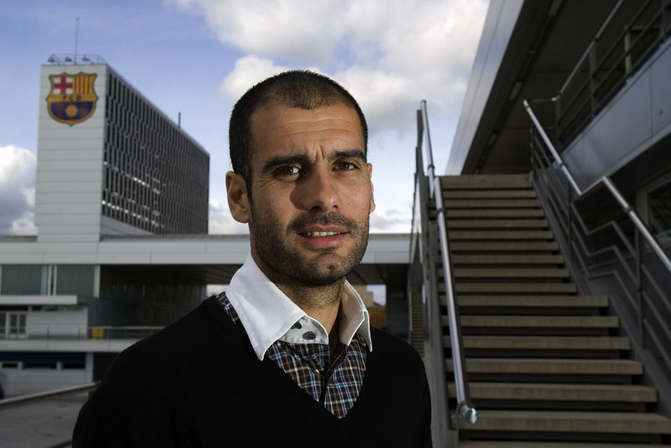Một số nét về Guardiola (sinh ngày 18/01/1971): Sự nghiệp cầu thủ tại Barca: Giành được danh hiệu La Liga (6): 1990–91, 1991–92, 1992–93, 1993–94, 1997–98, 1998–99, Cup nhà Vua (2): 1996–97, 1997–98, Siêu Cup TBN (4): 1991, 1992, 1994, 1996, European Cup (1): 1991–92, UEFA Cup Winners Cup (1): 1996–97, UEFA Super Cup (2): 1992, 1997. Còn sự nghiệp HLV: Giành được danh hiệu La Liga (3): 2008–09, 2009–10, 2010–11, Cup nhà Vua (1): 2008–09, Siêu Cup TBN (3): 2009, 2010, 2011, UEFA Champions League (2): 2008–09, 2010–11, UEFA Super Cup (2): 2009, 2011, FIFA Club World Cup (2): 2009, 2011.