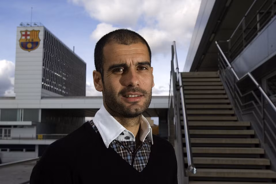 Một số nét về Guardiola (sinh ngày 18/01/1971): Sự nghiệp cầu thủ tại Barca: Giành được danh hiệu La Liga (6): 1990–91, 1991–92, 1992–93, 1993–94, 1997–98, 1998–99, Cup nhà Vua (2): 1996–97, 1997–98, Siêu Cup TBN (4): 1991, 1992, 1994, 1996, European Cup (1): 1991–92, UEFA Cup Winners Cup (1): 1996–97, UEFA Super Cup (2): 1992, 1997. Còn sự nghiệp HLV: Giành được danh hiệu La Liga (3): 2008–09, 2009–10, 2010–11, Cup nhà Vua (1): 2008–09, Siêu Cup TBN (3): 2009, 2010, 2011, UEFA Champions League (2): 2008–09, 2010–11, UEFA Super Cup (2): 2009, 2011, FIFA Club World Cup (2): 2009, 2011.