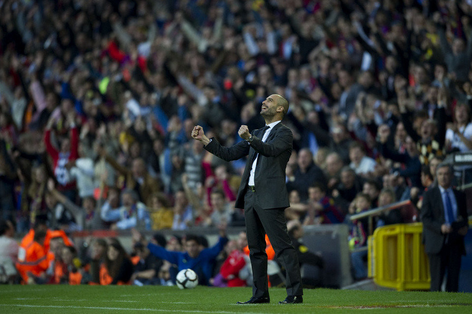 Năm 2008, Pep Guardiola chính thức được bổ nhiệm làm HLV trưởng của đội bóng Barcelona. Ở thời điểm đó, chẳng mấy ai tin một HLV trẻ và chưa có nhiều kinh nghiệm như Pep đủ sức dẫn dắt một CLB hùng mạnh như Barca đến thành công. Nhưng tất cả phải nhìn lại bởi ngay ở mùa giải đầu tiên ông đã giúp gã khổng lồ xứ Catalan giành cú ăn 6 vô tiền khoáng hậu trong lịch sử. Không những vậy, ông còn giúp đội chủ sân Nou Camp gặt hái hết thành công này đến thành công khác, cụ thể: Pep giúp CLB giành được tổng cộng 13 chiếc Cup trên mọi mặt trận trong suốt gần 4 năm qua, trong đó phải kể đến 2 Champions League, 3 Liga, 2 Cup VĐTG các CLB. Chính vì thế, việc Guardiola quyết định chia tay CLB Barca thực sự khiến các cule phải nuối tiếc cho dù đã được báo trước. Chúng ta cùng nhau nhớ lại những hình ảnh ấn tượng nhất giữa mối tình Guardiola - Barca trong suốt 4 năm qua.