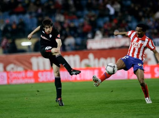 Thêm một tài năng trẻ nữa lọt vào tầm ngắm của Man Utd, đó là Javi Martinez (Athletic Bilbao). Chơi thiên về phòng thủ nên Javi Martinez là sự lựa chọn hợp lí cho Quỷ đỏ nếu HLV Alex Ferguson muốn xây dựng một lối chơi chắc chắn bên phần sân nhà.