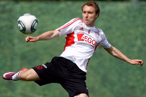 Christian Eriksen (Ajax) là một trong số những tài năng trẻ sáng giá nhất bóng đá Đan Mạch vào thời điểm hiện tại. Mặc dù mới 19 tuổi nhưng Eriksen đã sớm thể hiện kỹ năng chơi bóng khéo léo khiến nhiều đại gia châu Âu phải chú ý, trong đó có Man Utd.