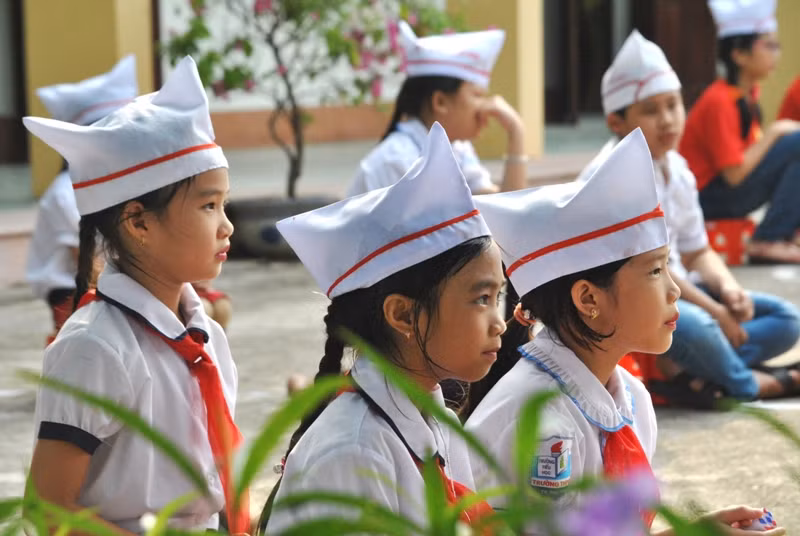 Các em học sinh háo hức trong Lễ Khai giảng. Ảnh Hải Ninh