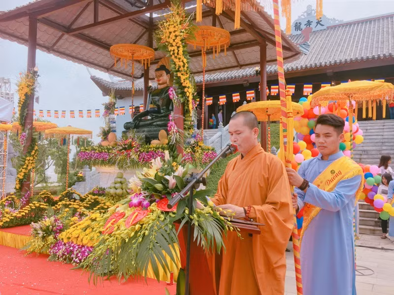 Thượng tọa Thích Minh Thuận. Thượng tọa Thích Minh Thuận.