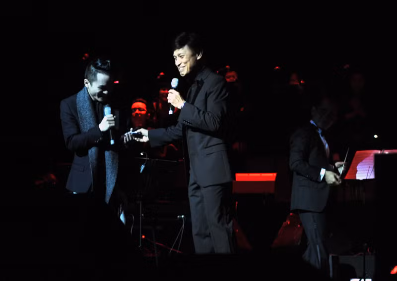 Tùng Dương song ca với Tuấn Ngọc. Tùng Dương song ca với Tuấn Ngọc.