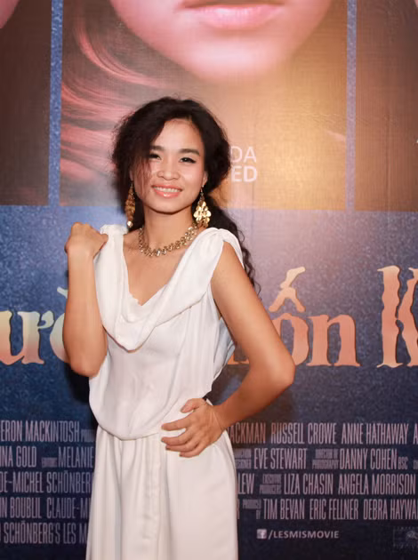 Dù không lọt chung kết The Voice nhưng con đường ca hát đang rộng mở với cô. Dù không lọt chung kết The Voice nhưng con đường ca hát đang rộng mở với cô.