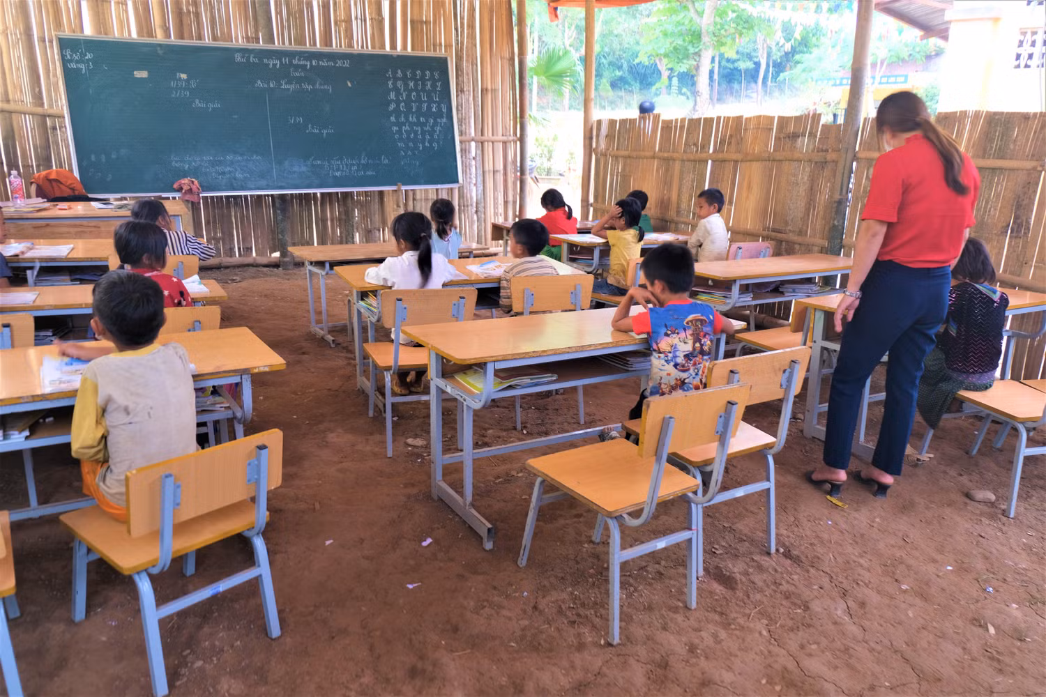 Cơ sở vật chất khó khăn là một trong những rào cản để Điện Biên triển khai chương trình Giáo dục phổ thông mới. Ảnh minh họa: Phòng học tạm ở trường Phổ thông dân tộc bán trú Huổi Lếch (Mường Nhé, Điện Biên)