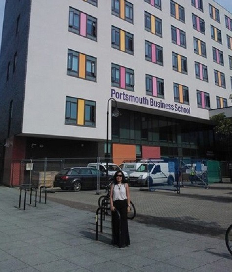 Đại diện Công ty Cầu Xanh tại trường Đại học Portsmouth.