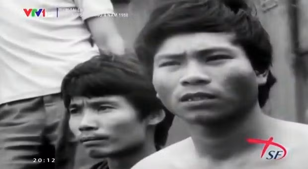 Những hình ảnh chân thực nhất về các chiến sĩ giữ Trường Sa tháng 4 năm 1988 trong bộ phim tài liệu "Trường Sa tháng 4 năm 1988" của cố đạo diễn Lê Mạnh Thích. Ảnh chụp màn hình. Những hình ảnh chân thực nhất về các chiến sĩ giữ Trường Sa tháng 4 năm 1988 trong bộ phim tài liệu "Trường Sa tháng 4 năm 1988" của cố đạo diễn Lê Mạnh Thích. Ảnh chụp màn hình.