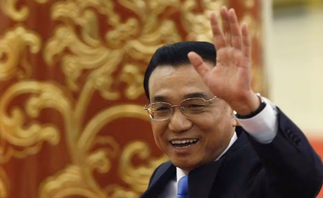 Ông Lý Khắc Cường nói lời chào báo chí sau khi kết thúc buổi họp báo do ông chủ trì thứ Tư tuần trước làm dấy lên những đồn đoán. Ảnh: NDTV.