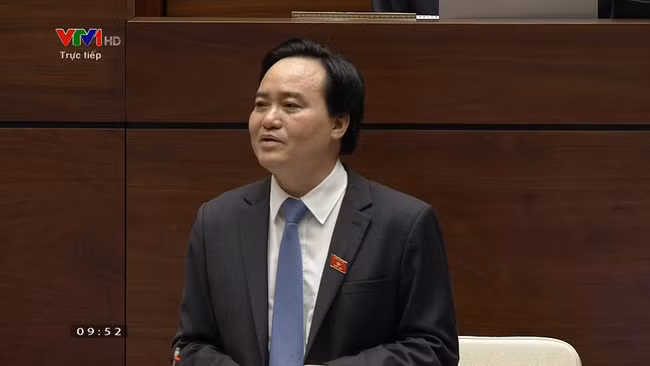 Bộ trưởng Phùng Xuân Nhạ trả lời chất vấn trước Quốc hội (Ảnh minh họa: vtv.vn). Bộ trưởng Phùng Xuân Nhạ trả lời chất vấn trước Quốc hội (Ảnh minh họa: vtv.vn).