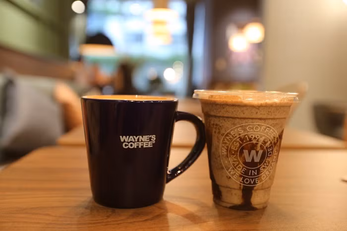 Ly cà phê tại Wayne’s Coffee. Ly cà phê tại Wayne’s Coffee.