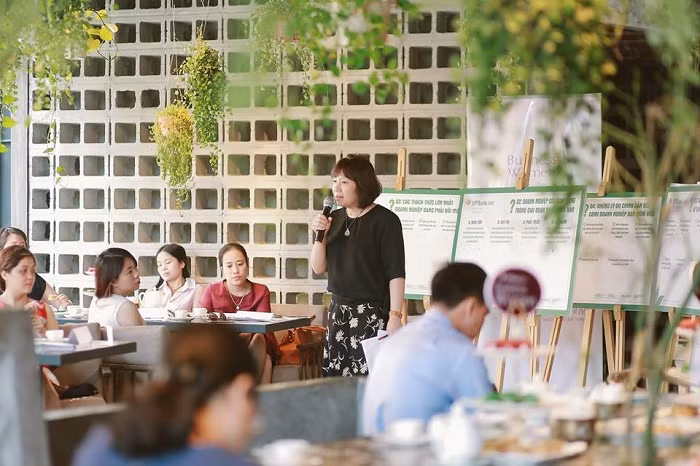 Một tọa đàm dành cho nữ CEO do VPBank tổ chức 2017. Một tọa đàm dành cho nữ CEO do VPBank tổ chức 2017.