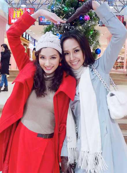 Trúc Diễm - Mai Phương Thúy kín bưng đón Noel tại Trung Quốc. Trúc Diễm - Mai Phương Thúy kín bưng đón Noel tại Trung Quốc.