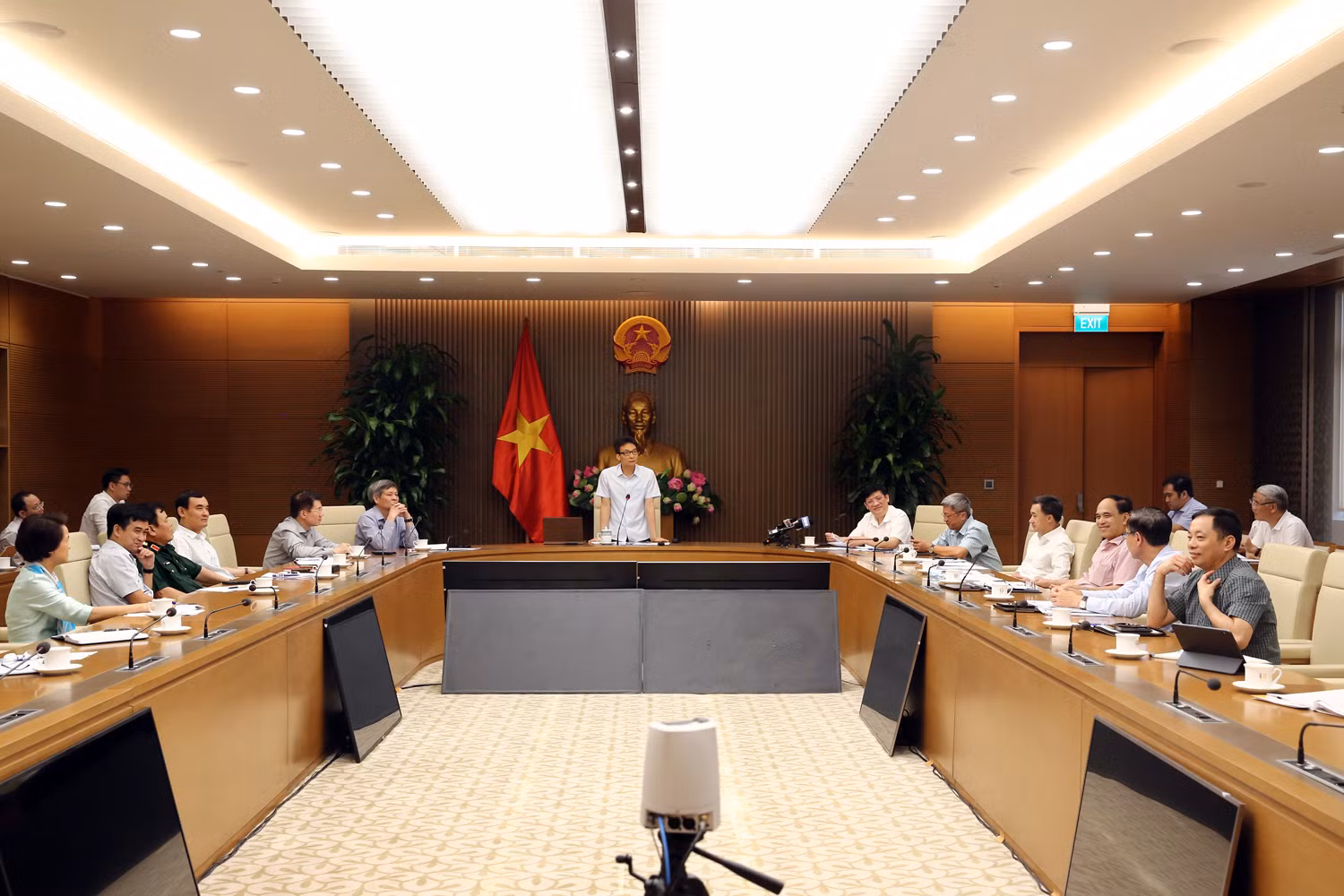 Phó Thủ tướng Vũ Đức Đam chủ trì cuộc họp.