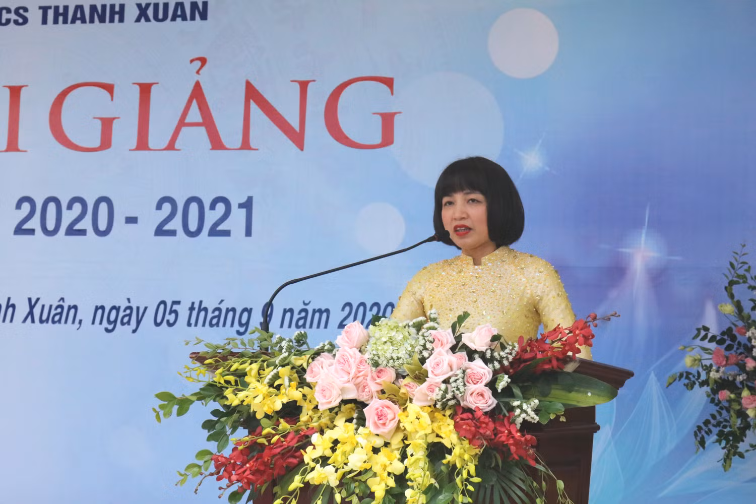 Cô Ngô Thị Diệp Lan - Hiệu trưởng nhà trường phát biểu chào mừng năm học mới. Ảnh: Đ.T
