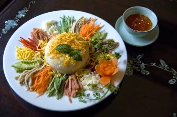 Cách làm cũng khá công phu. Cơm là thành phần chính nên việc chọn gạo để nấu rất quan trọng. Để cơm ngon phải chọn gạo thơm, có chất lượng tốt. Cách làm cũng khá công phu. Cơm là thành phần chính nên việc chọn gạo để nấu rất quan trọng. Để cơm ngon phải chọn gạo thơm, có chất lượng tốt.