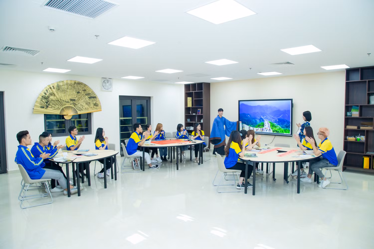 Trường Đại học Hạ Long mở thêm mã ngành, tuyển sinh đào tạo thạc sĩ nhằm hướng tới mục tiêu đào tạo nguồn nhân lực chất lượng cao (Ảnh: Phạm Linh) Trường Đại học Hạ Long mở thêm mã ngành, tuyển sinh đào tạo thạc sĩ nhằm hướng tới mục tiêu đào tạo nguồn nhân lực chất lượng cao (Ảnh: Phạm Linh)