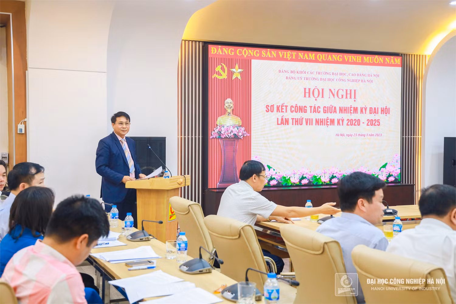 Phó Giáo sư, Tiến sĩ Lê Hồng Quân – Bí thư Đảng ủy, Chủ tịch Hội đồng trường Trường Đại học Công nghiệp Hà Nội. Ảnh: Website nhà trường Phó Giáo sư, Tiến sĩ Lê Hồng Quân – Bí thư Đảng ủy, Chủ tịch Hội đồng trường Trường Đại học Công nghiệp Hà Nội. Ảnh: Website nhà trường