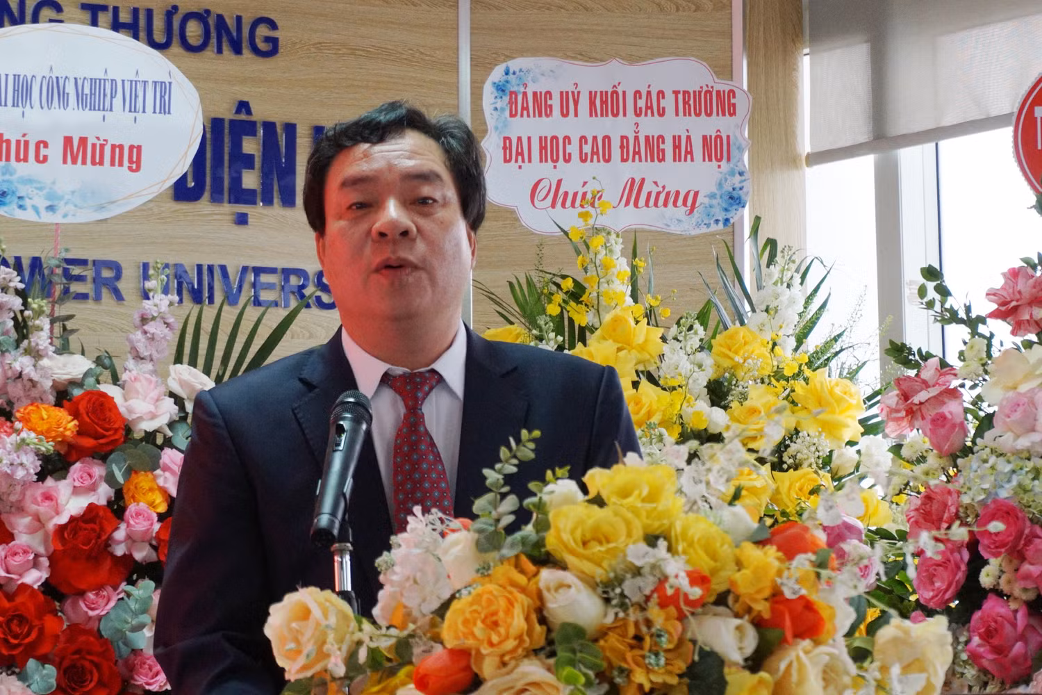 Phó Giáo sư, Tiến sĩ Vũ Đình Ngọ phát biểu nhận nhiệm vụ Phó Giáo sư, Tiến sĩ Vũ Đình Ngọ phát biểu nhận nhiệm vụ