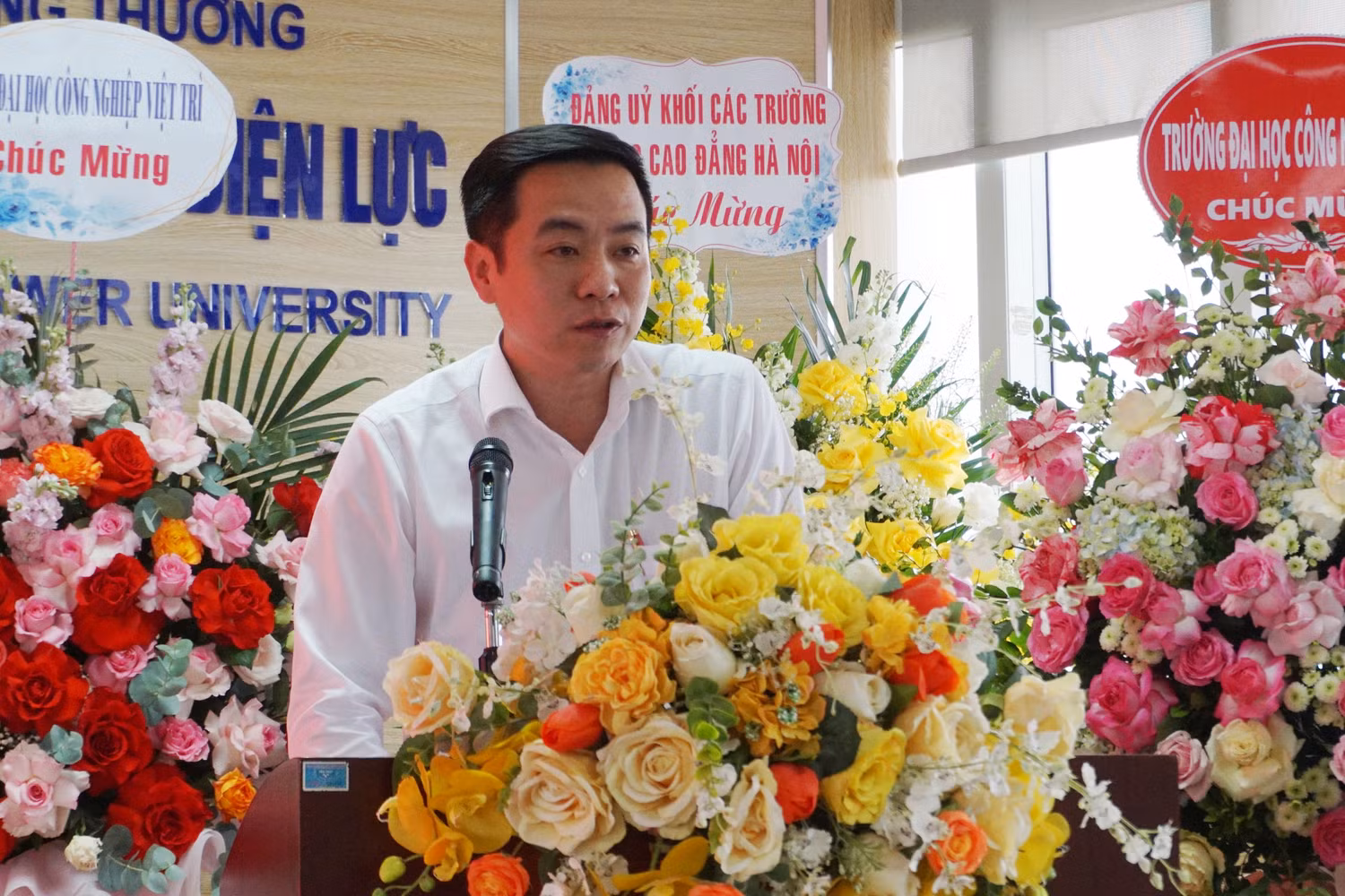 Ông Nguyễn Thế Hiếu công bố Quyết định công nhận Hội đồng trường Trường Đại học Điện lực nhiệm kỳ 2023 - 2028. Ông Nguyễn Thế Hiếu công bố Quyết định công nhận Hội đồng trường Trường Đại học Điện lực nhiệm kỳ 2023 - 2028.