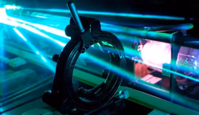 Hình ảnh vũ khí laser kèm theo bài viết (nguồn báo Nhân Dân, TQ) Hình ảnh vũ khí laser kèm theo bài viết (nguồn báo Nhân Dân, TQ)