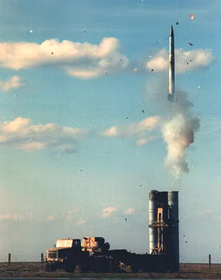 Tên lửa phòng không S-400 Triumf Nga