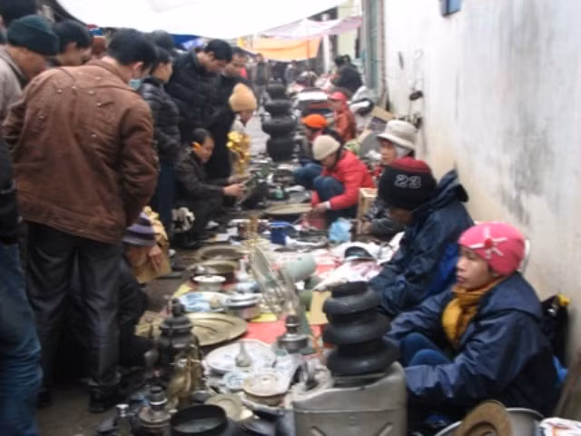 đ Nhiều vị khách yêu thích đồ cổ "đắm say" với những món đồ cũ kỹ