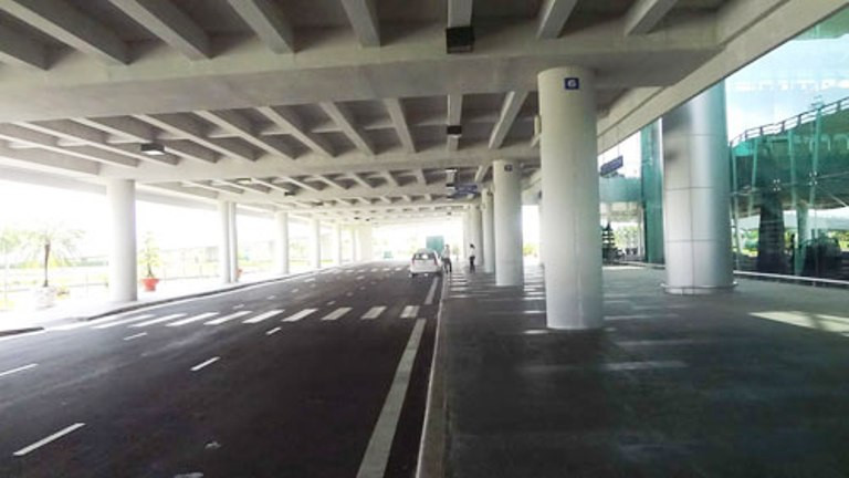 Cảnh vắng vẻ, buồn tẻ tại sân bay quốc tế Cần Thơ - Ảnh: Mai Vọng - Thanh Niên