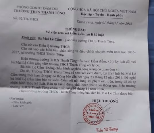 Sau khi phản ánh với báo chí chưa được bao lâu, cô Cẩm nhận được thông báo này. Sau khi phản ánh với báo chí chưa được bao lâu, cô Cẩm nhận được thông báo này.
