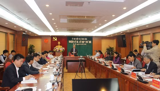 Từ ngày 28 đến 30/11/2016, tại Hà Nội, Ủy ban Kiểm tra Trung ương đã họp kỳ thứ 8. Ảnh từ Trang tin của Ủy ban kiểm tra Trung ương Từ ngày 28 đến 30/11/2016, tại Hà Nội, Ủy ban Kiểm tra Trung ương đã họp kỳ thứ 8. Ảnh từ Trang tin của Ủy ban kiểm tra Trung ương