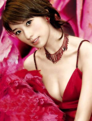 Chỉ khi vào vai nàng Tiểu Kiều với màn lộ vòng một trong “Xích Bích” khiến ngay cả Lương Triều Vỹ cũng “tim đập chân run”.