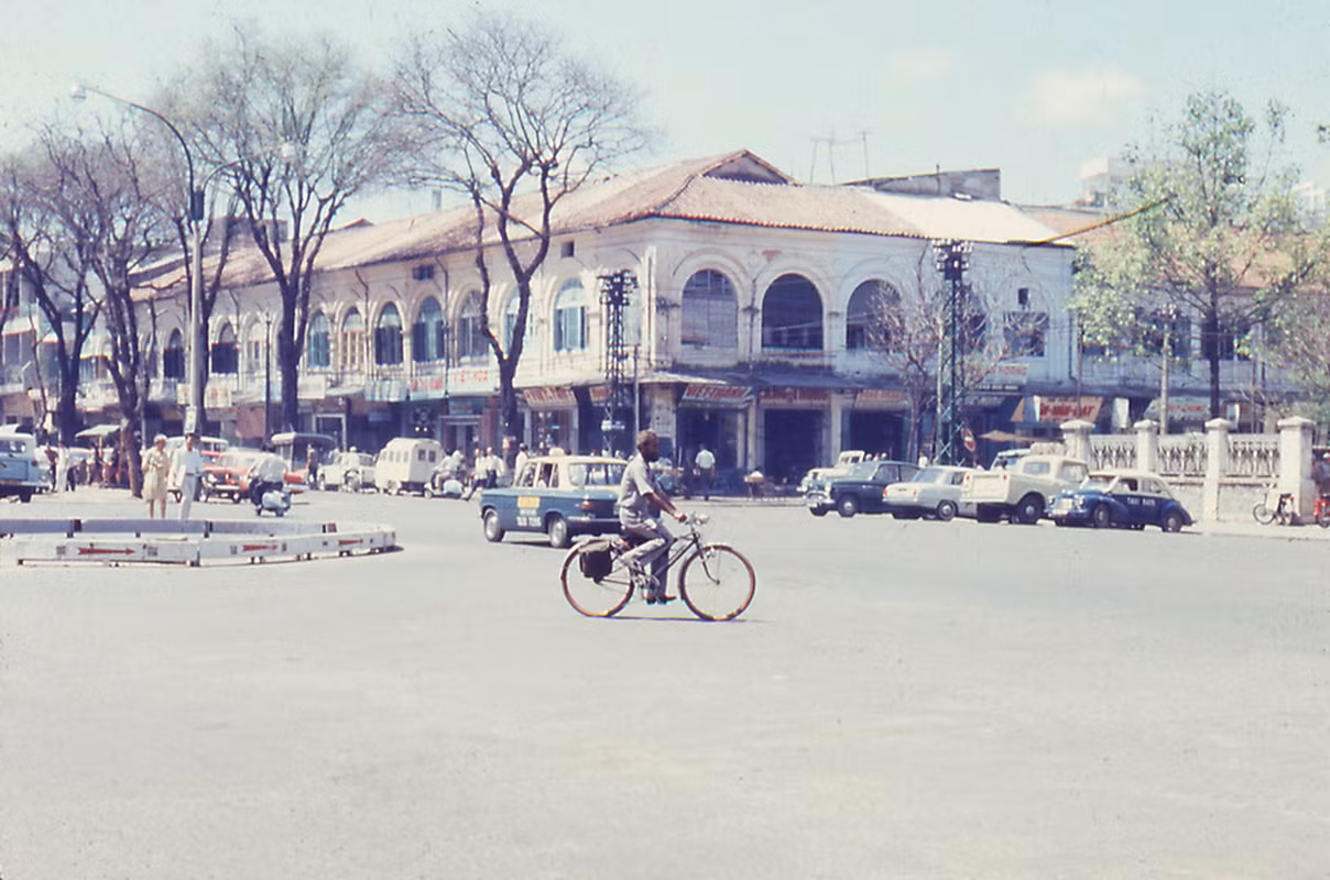 Sài Gòn 1967-1968 - Đường Nguyễn Huệ. Ảnh. Dave DeMIlner.