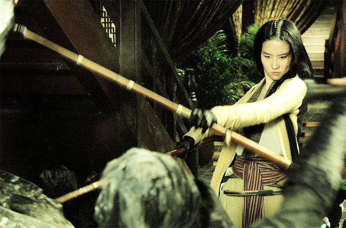 “The Four” (Tứ đại danh bổ) – một bộ phim hành động cổ trang của đạo diễn Trần Gia Thượng với sự tham gia của các diễn viên Đặng Siêu, Lưu Diệc Phi, Trịnh Trung Cơ. Phim chính thức công chiếu ngày 12/7.