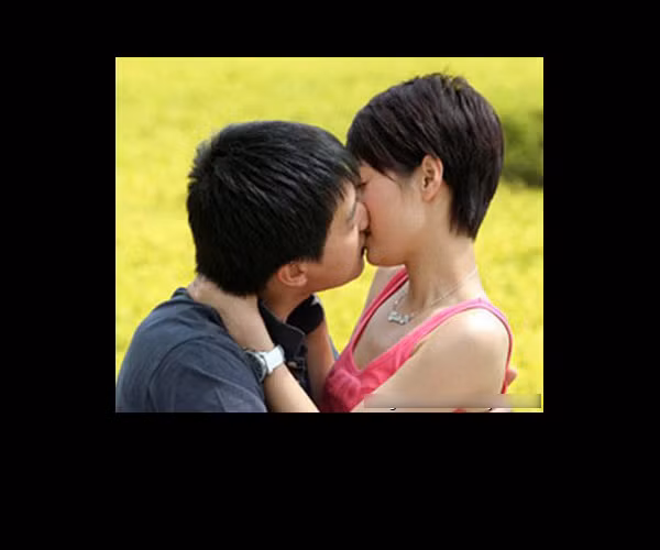 Nam diễn viên Văn Chương và bạn diễn Mã Y Lợi với màn phim giả tình thật khi hai người hợp tác trong phim "Phấn đấu". Mặc dù khi đó không hề ai trong đoàn hay biết hai người là một cặp đôi, chỉ mình nam diễn viên Chung Đại Vy là biết nhưng anh này thì rất biết giữ im lặng. Nam diễn viên Văn Chương và bạn diễn Mã Y Lợi với màn phim giả tình thật khi hai người hợp tác trong phim "Phấn đấu". Mặc dù khi đó không hề ai trong đoàn hay biết hai người là một cặp đôi, chỉ mình nam diễn viên Chung Đại Vy là biết nhưng anh này thì rất biết giữ im lặng.